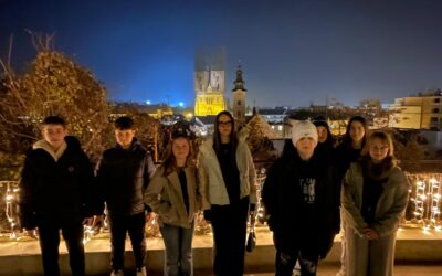 POVIJESNA GRUPA U KLOVIĆEVIM DVORIMA